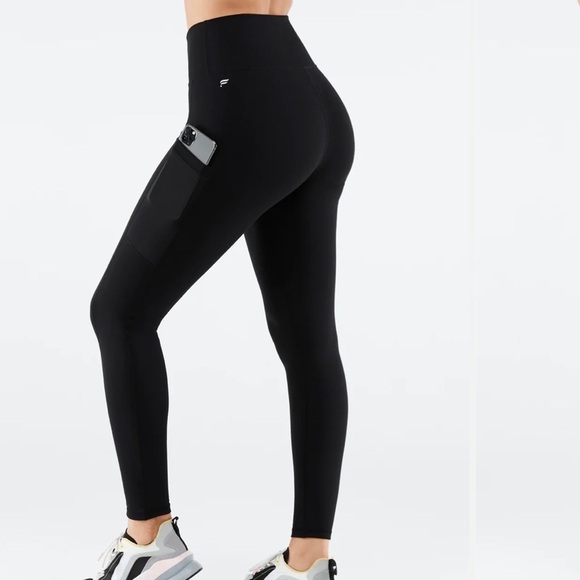NWT FABLETICS On The Go Black Leggings compressive 2 pockets Xs - Picture 2 of 7